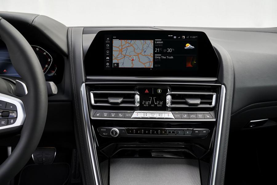 Детали интерьера BMW M850i xDrive Carbon Package (G15) 2018 года  (WW) (фото 107 из 287)